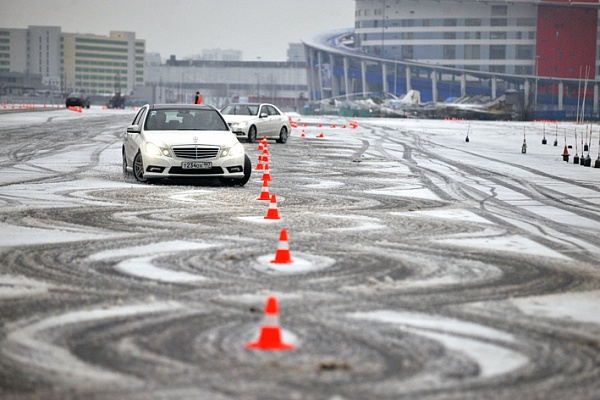 Контраварийное вождение в Казани. Ultra Подарки. Купить уроки контраварийного вождения в Казани. Научитесь водить машину в любых условиях! Сервис UltraPodarki.ru 8 800 505 95 30. Контраварийное вождение Казань, контраварийное вождение, экстремальное вождение Казань, экстремальное вождение, обучение вождению Казань, обучение вождению, вождение Казань, вождение,  курс вождения Казань, курс вождения, курсы экстремальное вождения Казань, курсы экстремального вождения, обучение в автошколе Казань, обучение в автошколе