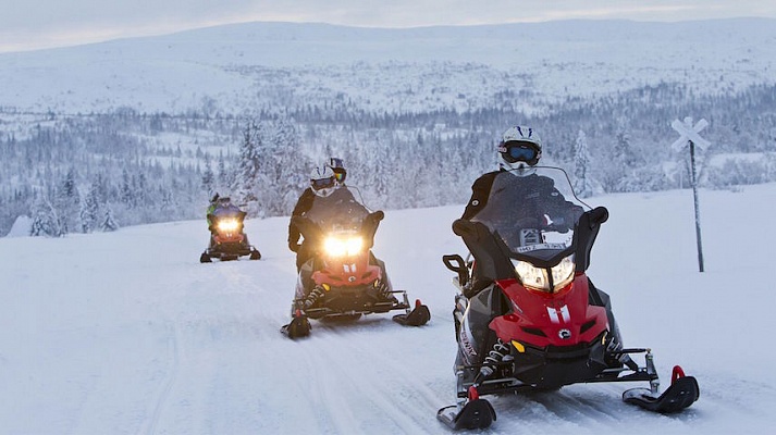 Катание на снегоходах в Казани в подарок. Сервис Ultra Подарки
. Подарочный сертификат на катание на снегоходах в Казани с друзьями. Закажите прокат снегоходов в подарок для мужчины по привлекательным ценам. Живописные маршруты для езды на снегоходах это отличная возможность активного отдыха. Сервис UltraPodarki.ru 8 800 505 95 30. катание на снегоходах, подарочный сертификат на катание на снегоходе, прокат снегоходов, прокат снегоходов Казань, катание на снегоходах Казань, езда на снегоходе