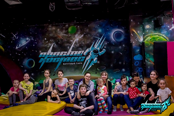  Батутный центр в Казани. Сервис Ultra Подарки. Купить подарочный сертификат в батутный центр, попробуйте прыжки на батуте в Казани. Сервис UltraPodarki.ru 8 (800) 555 95-30.. Батутный центр , батутный центр, батутный центр цены, батутный центр в Казани,  батутный парк, батут прыгать, прыжки +на батуте, батут Казань, батут спорт