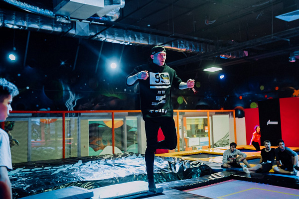  Батутный центр в Казани. Сервис Ultra Подарки. Купить подарочный сертификат в батутный центр, попробуйте прыжки на батуте в Казани. Сервис UltraPodarki.ru 8 (800) 555 95-30.. Батутный центр , батутный центр, батутный центр цены, батутный центр в Казани,  батутный парк, батут прыгать, прыжки +на батуте, батут Казань, батут спорт