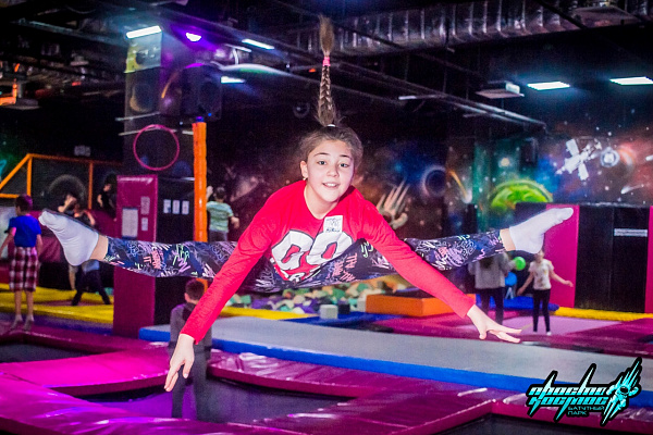  Батутный центр в Казани. Сервис Ultra Подарки. Купить подарочный сертификат в батутный центр, попробуйте прыжки на батуте в Казани. Сервис UltraPodarki.ru 8 (800) 555 95-30.. Батутный центр , батутный центр, батутный центр цены, батутный центр в Казани,  батутный парк, батут прыгать, прыжки +на батуте, батут Казань, батут спорт