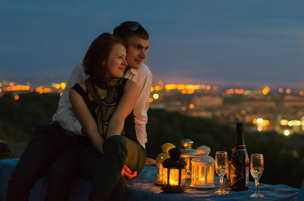 Романтическое свидание на крыше в Казани. Ultra Подарки. Купить романтическое свидание на крыше в Казани. Подарите самым близким незабываемые моменты и почувствуйте друг друга ещё ближе. Сервис UltraPodarki.ru 8 800 505 95 30. Романтическое свидание на крышев Казани, свидание на крышев Казани, свидание, сертификат на свидание на крыше, сертификат на свидание в Казани, купить свидание на крыше, купить свидание Казань