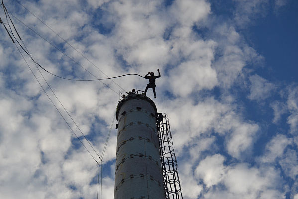Роупджампинг - прыжки с верёвкой в Казани. Подарочные сертификаты Ultra Подарки. Роупджампинг в Казани - Экстремальный оригинальный подарок или подарочный сертификат на Роупджампинг - прыжки с верёвкой. Сервис UltraPodarki.ru 8-800-505-95-30. роупджампинг Казань, прыжок веревка Казань, роупджампинг, прыжок веревка, прыжок с веревкой, Подарок, подарочный сертификат, экстрим, экстремальный подарок