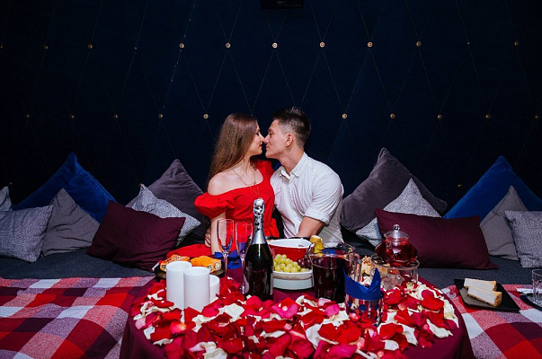 Романтическое свидание в кинотеатре в Казани. Ultra Подарки. Купить романтическое свидание в кинотеатре в Казани. Подарите самым близким незабываемые моменты и признайтесь в искренних чувствах. Сервис UltraPodarki.ru 8-800-505-95-30. Романтическое свидание в кинотеатре в Казани, свидание в Казани, свидание в кинотеатре, сертификат на свидание в кинотеатре, сертификат на свидание в Казани, купить свидание, купить свидание Казань, первое свидание, девушка свидание, хороший кинотеатре, романтический кинотеатре, романтический вечер, романтический ужин, романтические любимому, романтическая музыка