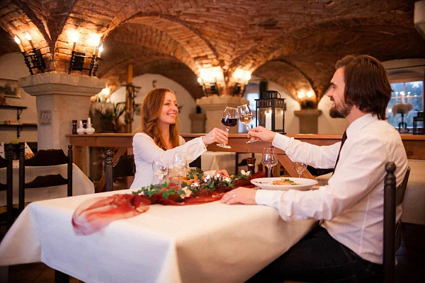 Романтическое свидание в ресторане в Казани. Ultra Подарки. Купить романтическое свидание в ресторане в Казани. Подарите самым близким незабываемые моменты и признайтесь в искренних чувствах. Сервис UltraPodarki.ru 8-800-505-95-30. Романтическое свидание в ресторане в Казани, свидание в Казани, свидание в ресторане, сертификат на свидание в ресторане, сертификат на свидание в Казани, купить свидание, купить свидание Казань, первое свидание, девушка свидание, хороший ресторан, романтический ресторан, романтический вечер, романтический ужин, романтические любимому, романтическая музыка