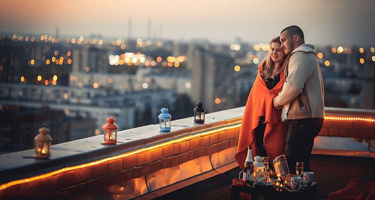 Романтическое свидание на крыше в Казани. Ultra Подарки. Купить романтическое свидание на крыше в Казани. Подарите самым близким незабываемые моменты и почувствуйте друг друга ещё ближе. Сервис UltraPodarki.ru 8 800 505 95 30. Романтическое свидание на крышев Казани, свидание на крышев Казани, свидание, сертификат на свидание на крыше, сертификат на свидание в Казани, купить свидание на крыше, купить свидание Казань