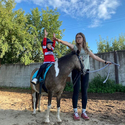 Конная прогулка в Казани. Подарочные сертификаты Ultra Подарки. Купить оригинальный подарок или подарочный сертификат на Конную прогулку в Казани. Сервис UltraPodarki.ru 8-800-505-9530. Катание на лошадях, Прогулка на лошади, Прогулка на лошадях для двоих, КАЗАЧКА, конный клуб, Конный клуб, конная прогулка, конная прогулка в Казани