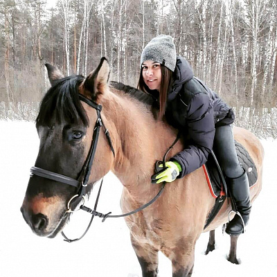 Конная прогулка в Казани. Подарочные сертификаты Ultra Подарки. Купить оригинальный подарок или подарочный сертификат на Конную прогулку в Казани. Сервис UltraPodarki.ru 8-800-505-9530. Катание на лошадях, Прогулка на лошади, Прогулка на лошадях для двоих, КАЗАЧКА, конный клуб, Конный клуб, конная прогулка, конная прогулка в Казани