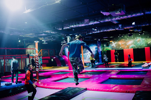  Батутный центр в Казани. Сервис Ultra Подарки. Купить подарочный сертификат в батутный центр, попробуйте прыжки на батуте в Казани. Сервис UltraPodarki.ru 8 (800) 555 95-30.. Батутный центр , батутный центр, батутный центр цены, батутный центр в Казани,  батутный парк, батут прыгать, прыжки +на батуте, батут Казань, батут спорт