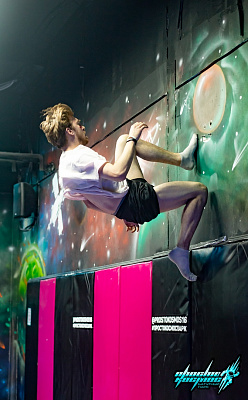  Батутный центр в Казани. Сервис Ultra Подарки. Купить подарочный сертификат в батутный центр, попробуйте прыжки на батуте в Казани. Сервис UltraPodarki.ru 8 (800) 555 95-30.. Батутный центр , батутный центр, батутный центр цены, батутный центр в Казани,  батутный парк, батут прыгать, прыжки +на батуте, батут Казань, батут спорт